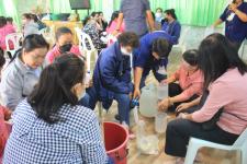 ทน.แม่สอด จัดโครงการฝึกอาชีพให้ความรู้ชุมชนในเขตเทศบาลนครแม่สอด “หลักสูตรน้ำยาดันฝุ่น น้ำยาซักผ้า” 