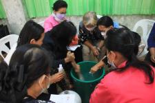 ทน.แม่สอด จัดโครงการฝึกอาชีพให้ความรู้ชุมชนในเขตเทศบาลนครแม่สอด “หลักสูตรน้ำยาดันฝุ่น น้ำยาซักผ้า” 