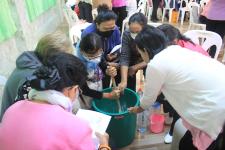 ทน.แม่สอด จัดโครงการฝึกอาชีพให้ความรู้ชุมชนในเขตเทศบาลนครแม่สอด “หลักสูตรน้ำยาดันฝุ่น น้ำยาซักผ้า” 