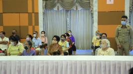 ทน.แม่สอดมอบเงินช่วยเหลือผู้ประสบสภาวะยากลำบากจากสถานการณ์โควิด-19 ช่วงบ่าย