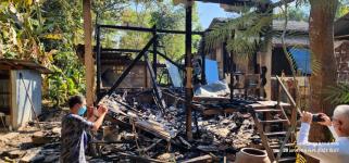 ทน.แม่สอด ลงพื้นที่เยี่ยมผู้ประสบเหตุอัคคีภัย ณ บ้านเลขที่ 39/3 ชุมชนสองแคว 2 เทศบาลนครแม่สอด