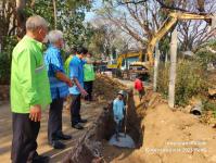 ทน.แม่สอด ลงพื้นที่ตรวจความเรียบร้อยการวางท่อระบายน้ำ ชุมชนชุมพลพัฒนา เขตเทศบาลนครแม่สอด