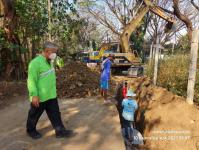 ทน.แม่สอด ลงพื้นที่ตรวจความเรียบร้อยการวางท่อระบายน้ำ ชุมชนชุมพลพัฒนา เขตเทศบาลนครแม่สอด