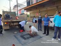 ทน.แม่สอด ลงพื้นที่ซ่อมแซมฝาท่อระบายน้ำ ชุมชนประชารักษ์ เขตเทศบาลนครแม่สอด