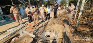 ทน.แม่สอด ลงพื้นที่ตรวจความเรียบร้อยการก่อสร้างท่อระบายน้ำ ชุมชนชุมพลพัฒนา เขตเทศบาลนครแม่สอด