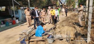 ทน.แม่สอด ลงพื้นที่ตรวจความเรียบร้อยการก่อสร้างท่อระบายน้ำ ชุมชนชุมพลพัฒนา เขตเทศบาลนครแม่สอด