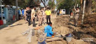 ทน.แม่สอด ลงพื้นที่ตรวจความเรียบร้อยการก่อสร้างท่อระบายน้ำ ชุมชนชุมพลพัฒนา เขตเทศบาลนครแม่สอด