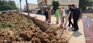 ทน.แม่สอด ลงพื้นที่ตรวจความเรียบร้อยการก่อสร้างท่อระบายน้ำ ชุมชนชุมพลพัฒนา เขตเทศบาลนครแม่สอด