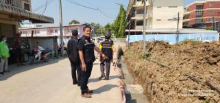 ทน.แม่สอด ลงพื้นที่ตรวจความเรียบร้อยการก่อสร้างท่อระบายน้ำ ชุมชนชุมพลพัฒนา เขตเทศบาลนครแม่สอด