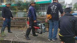 ทน.แม่สอด ลงพื้นที่ดำเนินการเปิดทางน้ำไหล สะพานหลังโรงเรียนเทศบาลวัดมณีไพรสณฑ์ 