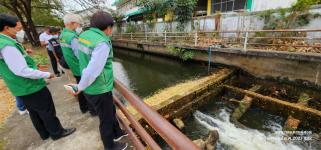 ทน.แม่สอด ลงพื้นที่ดำเนินการเปิดทางน้ำไหล สะพานหลังโรงเรียนเทศบาลวัดมณีไพรสณฑ์ 