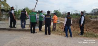 ทน.แม่สอด ลงพื้นที่ดำเนินการเปิดทางน้ำไหล สะพานหลังโรงเรียนเทศบาลวัดมณีไพรสณฑ์ 