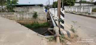 ทน.แม่สอด ลงพื้นที่ดำเนินการเปิดทางน้ำไหล สะพานหลังโรงเรียนเทศบาลวัดมณีไพรสณฑ์ 