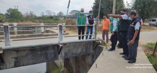 ทน.แม่สอด ลงพื้นที่ดำเนินการเปิดทางน้ำไหล สะพานหลังโรงเรียนเทศบาลวัดมณีไพรสณฑ์ 