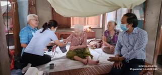 ทน.แม่สอด ลงพื้นที่มอบใบประกาศเกียรติคุณแด่ผู้สูงอายุที่มีอายุมากที่สุดของอำเภอแม่สอด และเยี่ยมเยือนผู้ป่วยติดเตียงและผู้พิการ 