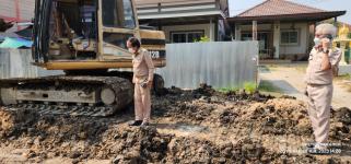 ทน.แม่สอด ลงพื้นที่ตรวจความคืบหน้าการก่อสร้างท่อระบายน้ำ ชุมชนชุมพลพัฒนา เขตเทศบาลนครแม่สอด