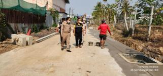 ทน.แม่สอด ลงพื้นที่ตรวจความคืบหน้าการก่อสร้างท่อระบายน้ำ ชุมชนชุมพลพัฒนา เขตเทศบาลนครแม่สอด