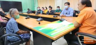 ทน.แม่สอด มอบเงินช่วยเหลือนางคำพลอย กสิผล กรณีเหตุเพลิงไหม้บ้าน โดยศูนย์ช่วยเหลือประชาชน เทศบาลนครแม่สอด