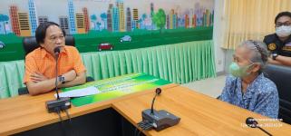 ทน.แม่สอด มอบเงินช่วยเหลือนางคำพลอย กสิผล กรณีเหตุเพลิงไหม้บ้าน โดยศูนย์ช่วยเหลือประชาชน เทศบาลนครแม่สอด