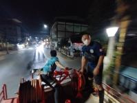 ทน.แม่สอด ดำเนินการฉีดล้างถนนและพ่นละอองน้ำ เพื่อลดปัญหาฝุ่นละออง (PM2.5) ถนนอินทรคีรี เขตเทศบาลนครแม่สอด