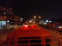 ทน.แม่สอด ดำเนินการฉีดล้างถนนและพ่นละอองน้ำ เพื่อลดปัญหาฝุ่นละออง (PM2.5) ถนนอินทรคีรี เขตเทศบาลนครแม่สอด