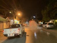 ทน.แม่สอด ดำเนินการฉีดล้างถนนและพ่นละอองน้ำ เพื่อลดปัญหาฝุ่นละออง (PM2.5) เขตเทศบาลนครแม่สอด