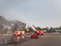 ทน.แม่สอด ดำเนินการฉีดล้างถนนและพ่นละอองน้ำ เพื่อลดปัญหาฝุ่นละออง (PM2.5) เขตเทศบาลนครแม่สอด