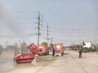 ทน.แม่สอด ดำเนินการฉีดล้างถนนและพ่นละอองน้ำ เพื่อลดปัญหาฝุ่นละออง (PM2.5) เขตเทศบาลนครแม่สอด