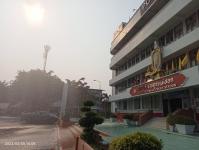 ทน.แม่สอด ดำเนินการฉีดล้างถนนและพ่นละอองน้ำ เพื่อลดปัญหาฝุ่นละออง (PM2.5) เขตเทศบาลนครแม่สอด