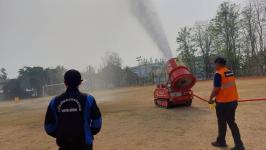 ทน.แม่สอด ดำเนินการฉีดล้างถนนและพ่นละอองน้ำเพื่อลดปัญหาฝุ่นละออง (PM2.5) เขตเทศบาลนครแม่สอด