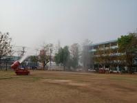 ทน.แม่สอด ดำเนินการฉีดล้างถนนและพ่นละอองน้ำ เพื่อลดปัญหาฝุ่นละออง (PM2.5) เขตเทศบาลนครแม่สอด วันพฤหัสบดี ที่ 9 มีนาคม 2566 