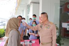 เทศบาลนครแม่สอด จัดกิจกรรมคัดกรองไวรัส COVID-19 ในสำนักงานเทศบาลนครแม่สอด