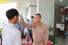 เทศบาลนครแม่สอด จัดกิจกรรมคัดกรองไวรัส COVID-19 ในสำนักงานเทศบาลนครแม่สอด