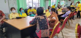 ทน.แม่สอด ร่วมพิธีเปิดการอบรมโครงการผู้สูงวัยนครแม่สอด สืบสานจากจักสาน (ใบมะพร้าว) 2566