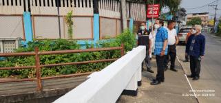 ทน.แม่สอด ลงพื้นที่ดำเนินการทาสีสะพานชุมชนดอนไชย เขตเทศบาลนครแม่สอด