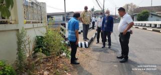 ทน.แม่สอด ลงพื้นที่ดำเนินการทาสีสะพานชุมชนดอนไชย เขตเทศบาลนครแม่สอด