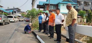 ทน.แม่สอด ลงพื้นที่ดำเนินการทาสีสะพานชุมชนดอนไชย เขตเทศบาลนครแม่สอด