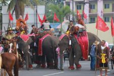 ทน.แม่สอด ร่วมพิธีอัญเชิญพระบรมรูปหล่อสมเด็จพระเจ้าตากสินมหาราช (ทรงม้า) ประดิษฐาน ณ วงเวียนแยกอุ้มผาง อำเภอแม่สอด จังหวัดตาก