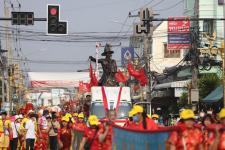 ทน.แม่สอด ร่วมพิธีอัญเชิญพระบรมรูปหล่อสมเด็จพระเจ้าตากสินมหาราช (ทรงม้า) ประดิษฐาน ณ วงเวียนแยกอุ้มผาง อำเภอแม่สอด จังหวัดตาก