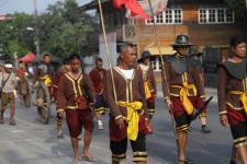 ทน.แม่สอด ร่วมพิธีอัญเชิญพระบรมรูปหล่อสมเด็จพระเจ้าตากสินมหาราช (ทรงม้า) ประดิษฐาน ณ วงเวียนแยกอุ้มผาง อำเภอแม่สอด จังหวัดตาก