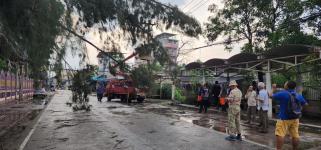 ทน.แม่สอด ลงพื้นที่สำรวจจากผลกระทบของพายุฤดูร้อน 