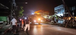 ทน.แม่สอด ลงพื้นที่สำรวจจากผลกระทบของพายุฤดูร้อน 