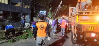 ทน.แม่สอด ลงพื้นที่สำรวจจากผลกระทบของพายุฤดูร้อน 