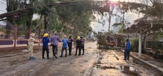 ทน.แม่สอด ลงพื้นที่สำรวจจากผลกระทบของพายุฤดูร้อน 