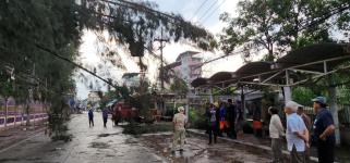 ทน.แม่สอด ลงพื้นที่สำรวจจากผลกระทบของพายุฤดูร้อน 