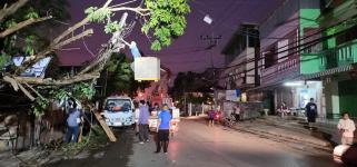 ทน.แม่สอด ลงพื้นที่สำรวจจากผลกระทบของพายุฤดูร้อน 