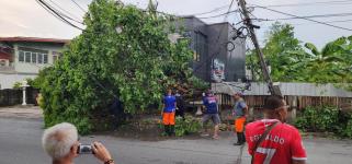 ทน.แม่สอด ลงพื้นที่สำรวจจากผลกระทบของพายุฤดูร้อน 