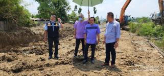 ทน.แม่สอด ลงพื้นที่ติดตามความคืบหน้าโครงการก่อสร้างลำเหมืองหลวงสายชุมชนร่วมแรงไปชุมชนดอนไชย