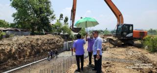 ทน.แม่สอด ลงพื้นที่ติดตามความคืบหน้าโครงการก่อสร้างลำเหมืองหลวงสายชุมชนร่วมแรงไปชุมชนดอนไชย