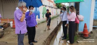 ทน.แม่สอด ลงพื้นที่ติดตามความคืบหน้าการวางท่อระบายน้ำชุมชนบ้านทุ่ง เขตเทศบาลนครแม่สอด